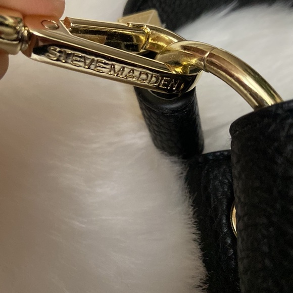 Host Pick ⭐️ 🌟 Steve Madden small black crossbody/ shoulder bag ⭐️ 🌟 - Picture 4 of 8